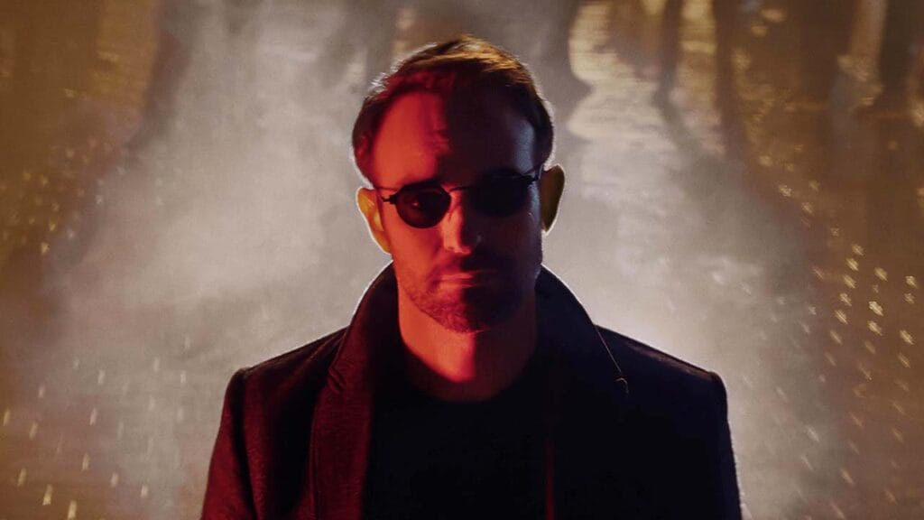 En el final del episodio 1 de Daredevil: Born Again, Matt se ve tentado para ser Daredevil de nuevo