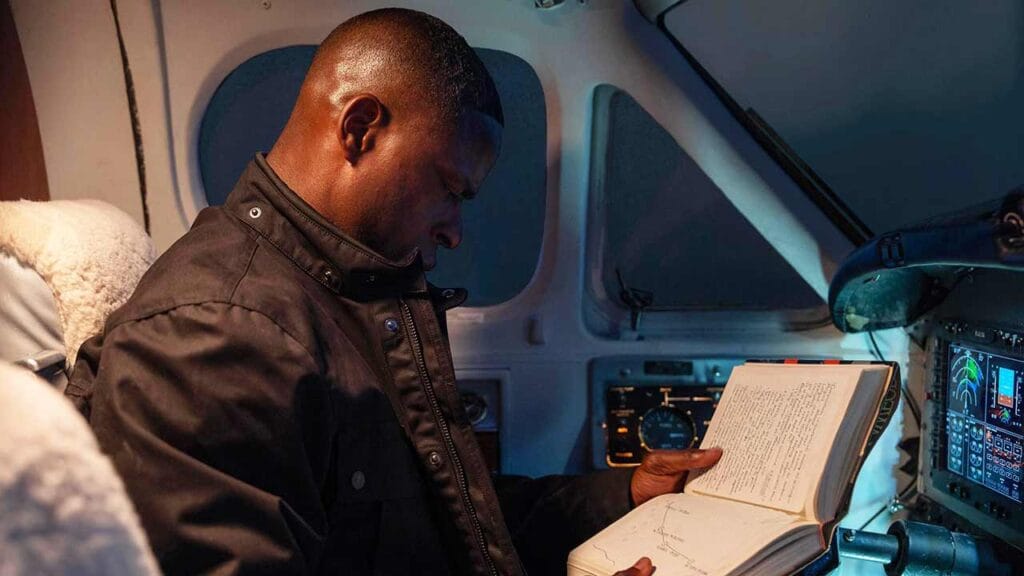 Sterling K. Brown como Xavier Collins en el episodio 8 de Paradise