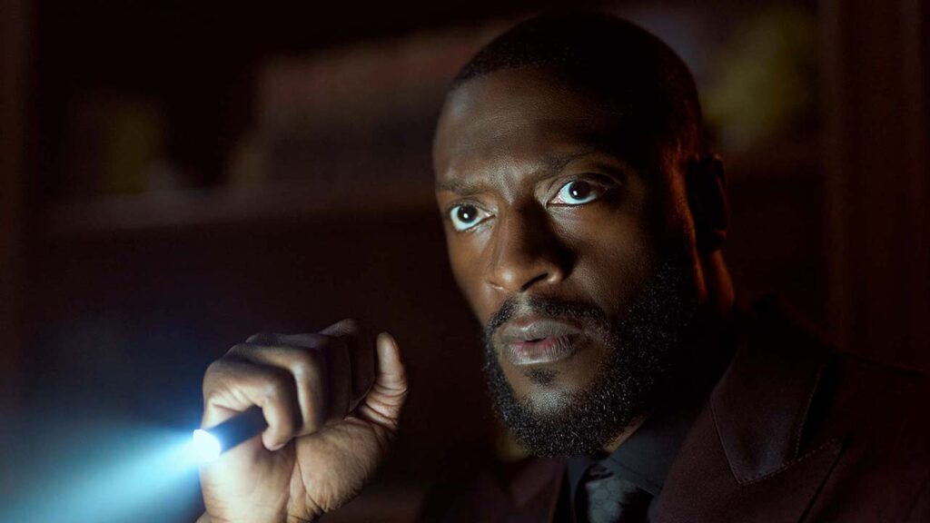 Aldis Hodge como Alex Cross en la serie Cross