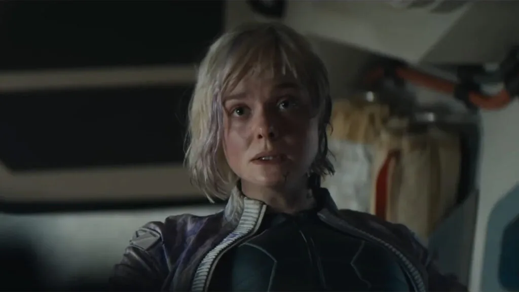 Elle Fanning como Thia en Predator: Badlands