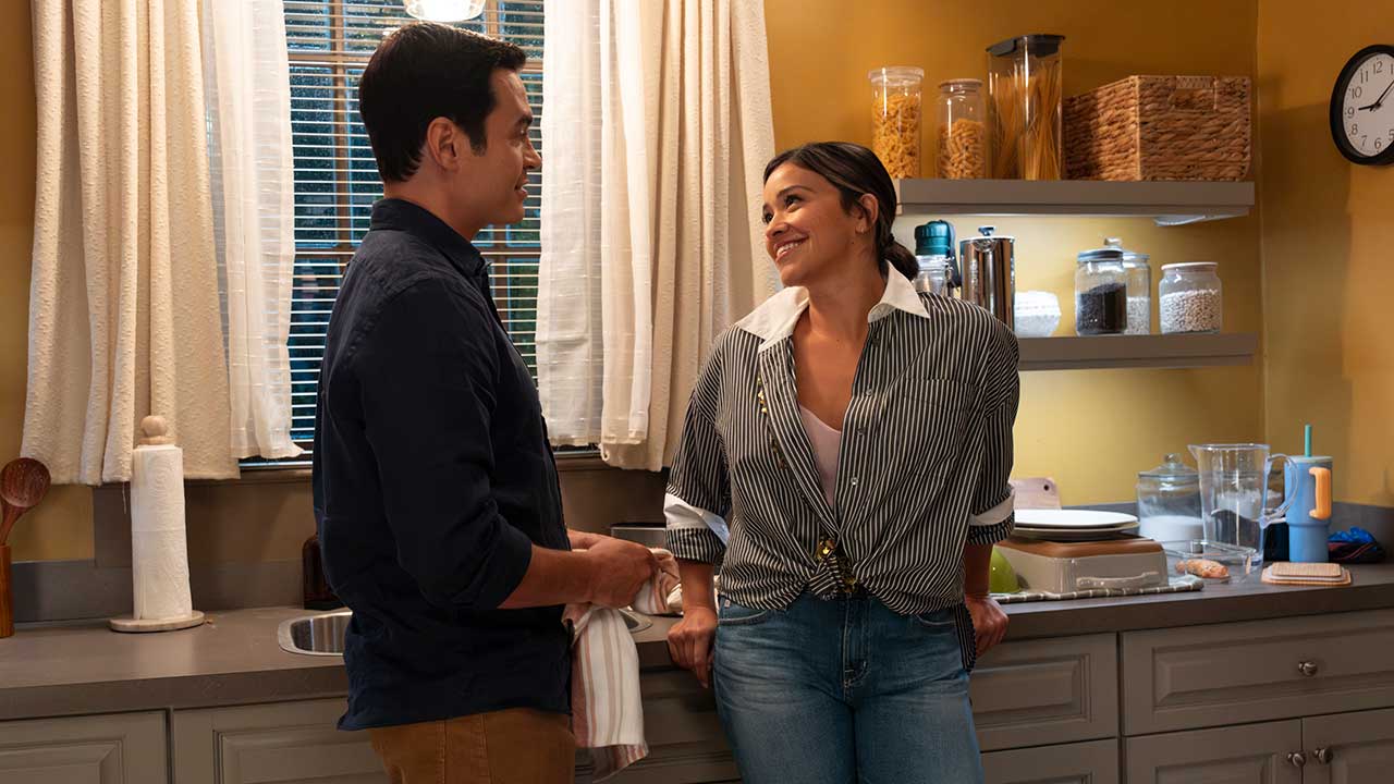 Ramón Rodríguez y Gina Rodríguez en la temporada 3 de Will Trent
