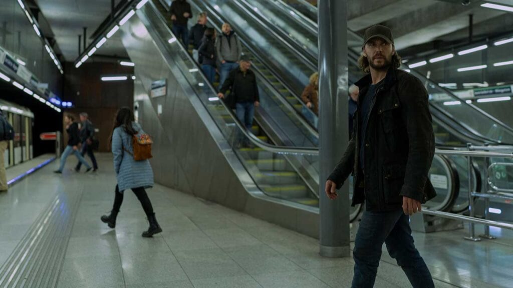 Taylor Kitsch como Ben Edwards en el episodio 3 de La Lista Final: Dark Wolf
