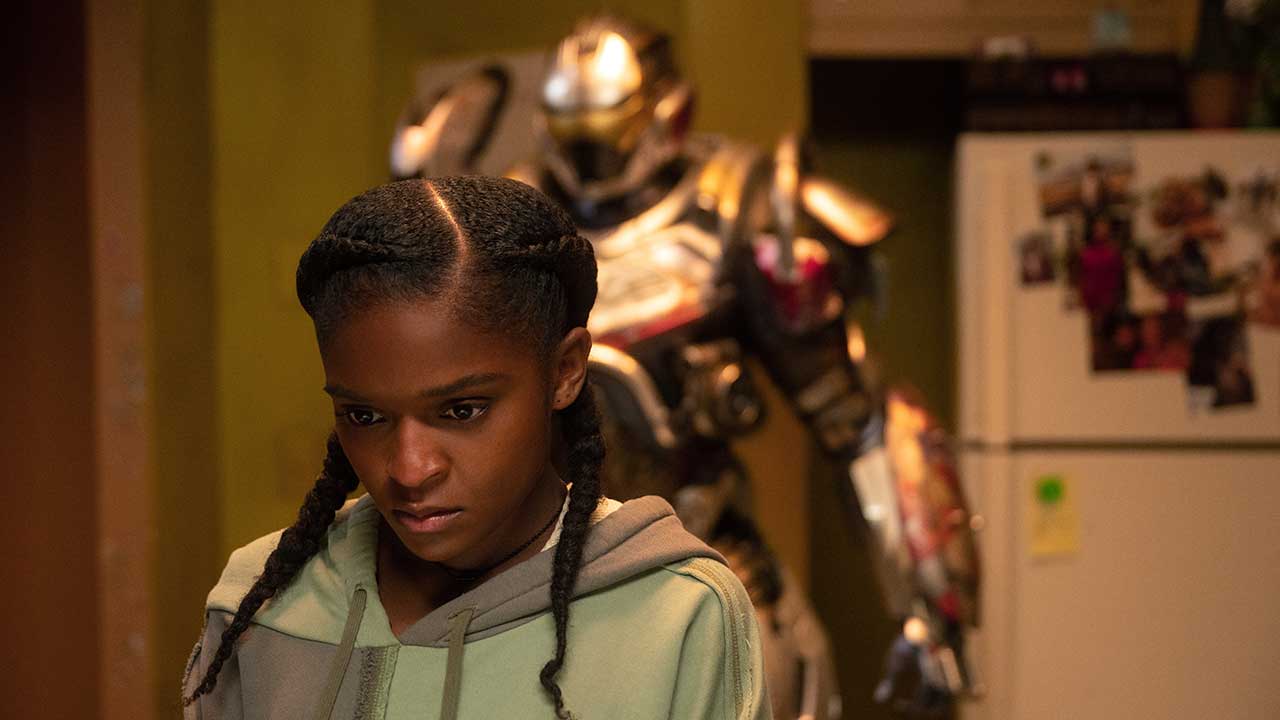 Dominique Thorne como Riri Williams en la serie Ironheart