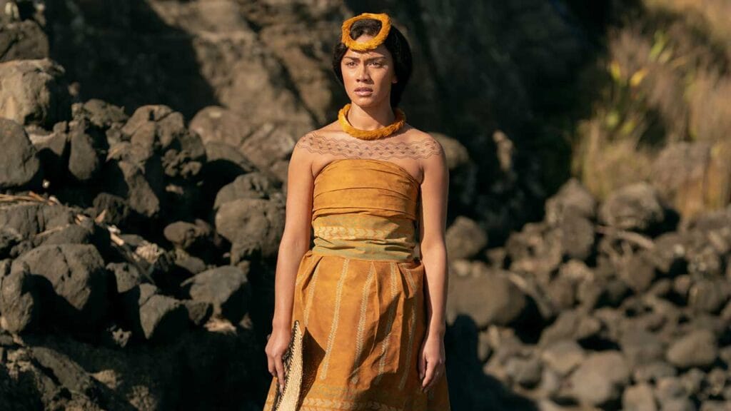 Luciane Buchanan como Ka'ahamanu en el episodio 4 de El Gran Guerrero