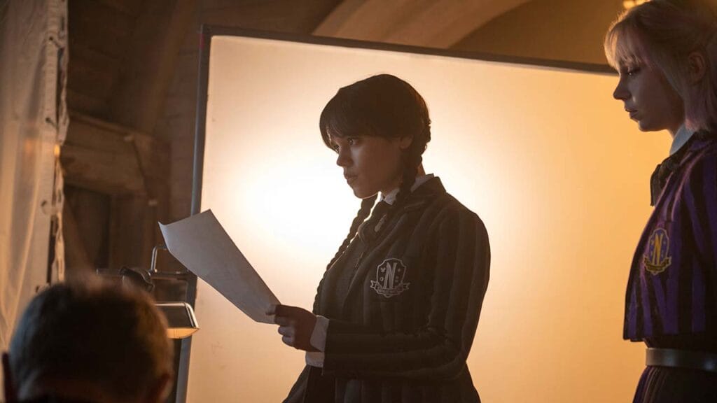 El acosador de Miércoles vuelve en el episodio 1 de la temporada 2