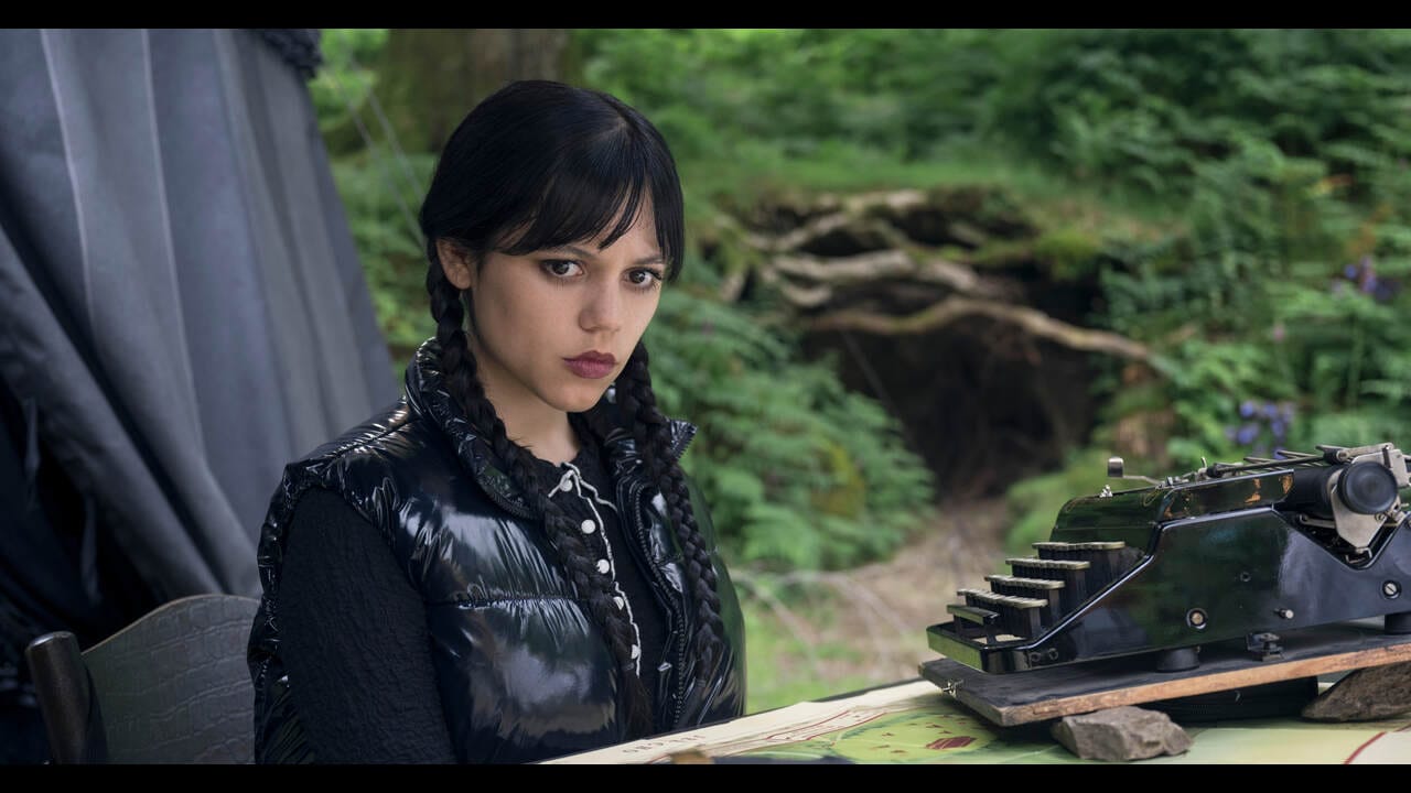 Jenna Ortega como Miércoles Addams en el episodio 3 de la temporada 2 de Miércoles