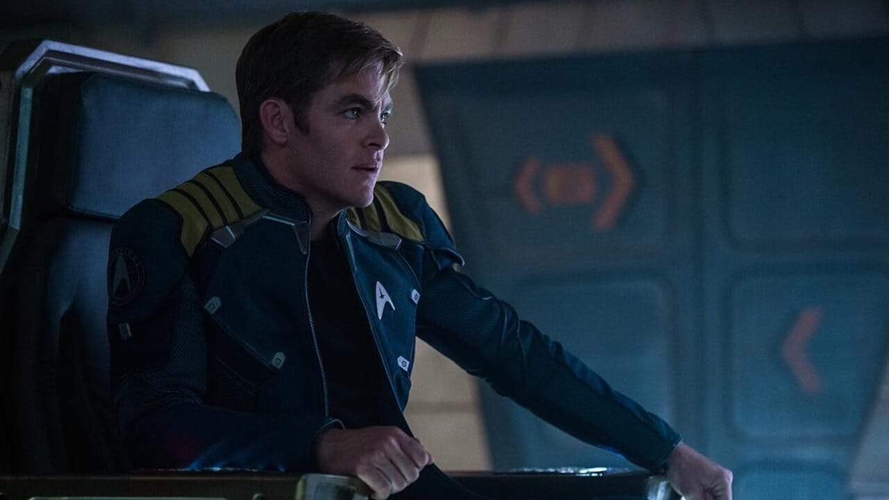 Chris Pine como James Kirk en Star Trek: Más allá