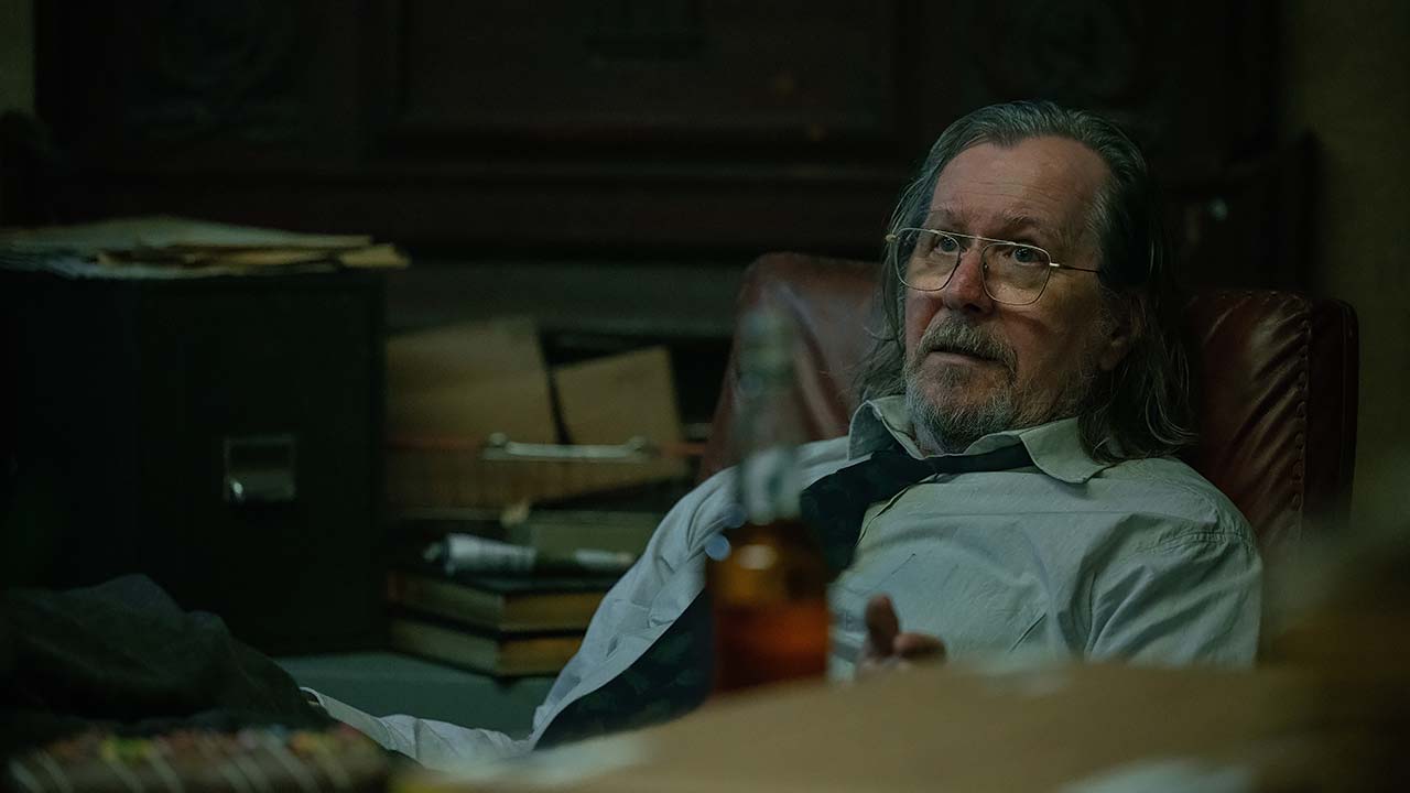 Gary Oldman como Jackson Lamb en el episodio 1 de la temporada 5 de Slow Horses