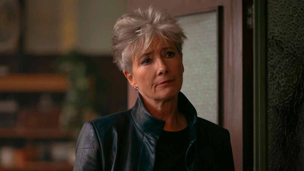 Emma Thompson como Zöe Boehm en El misterio de Cemetery Road
