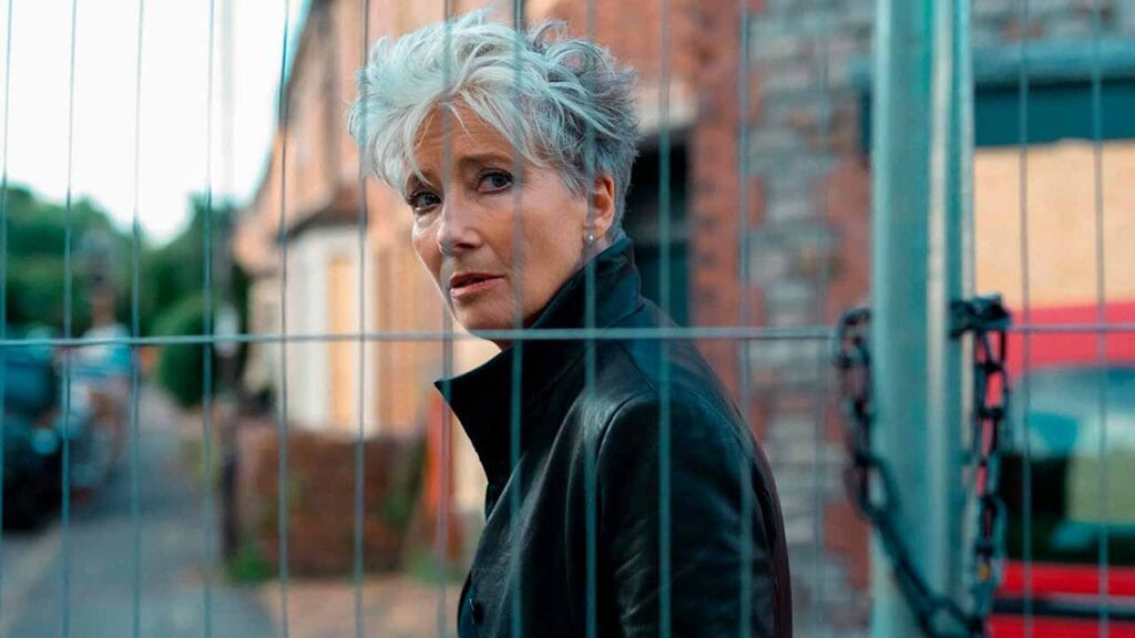 Emma Thompson como Zöe Boehm en El misterio de Cemetery Road