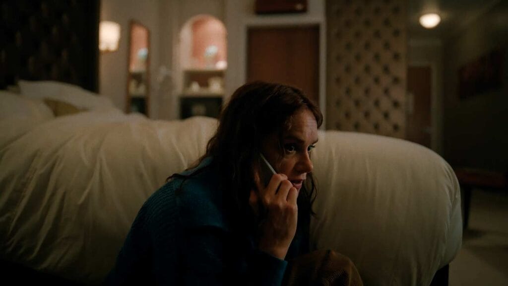 Ruth Wilson como Sarah en El misterio de Cemetery Road