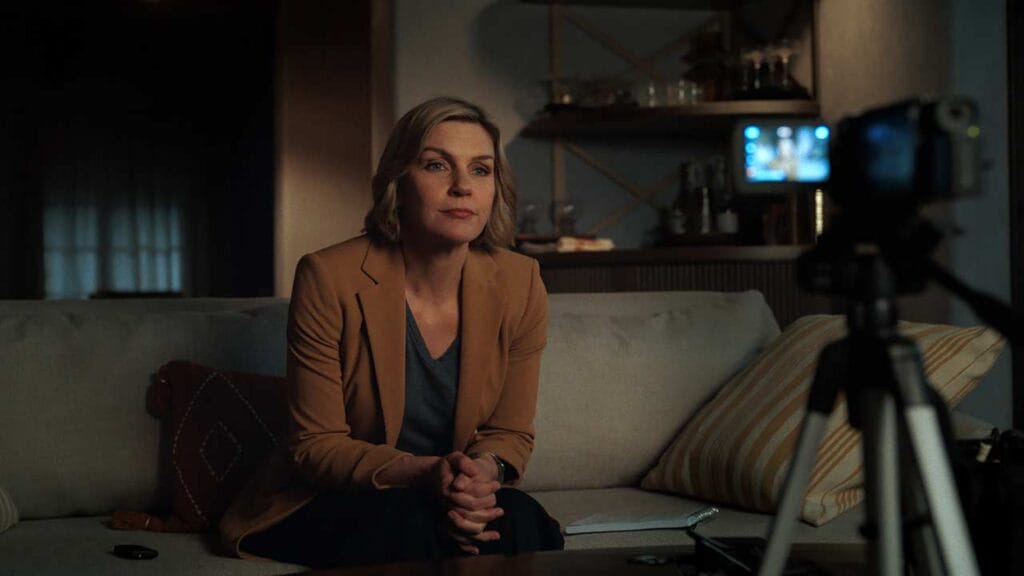 Carol se queda sola en el episodio 5 de Pluribus