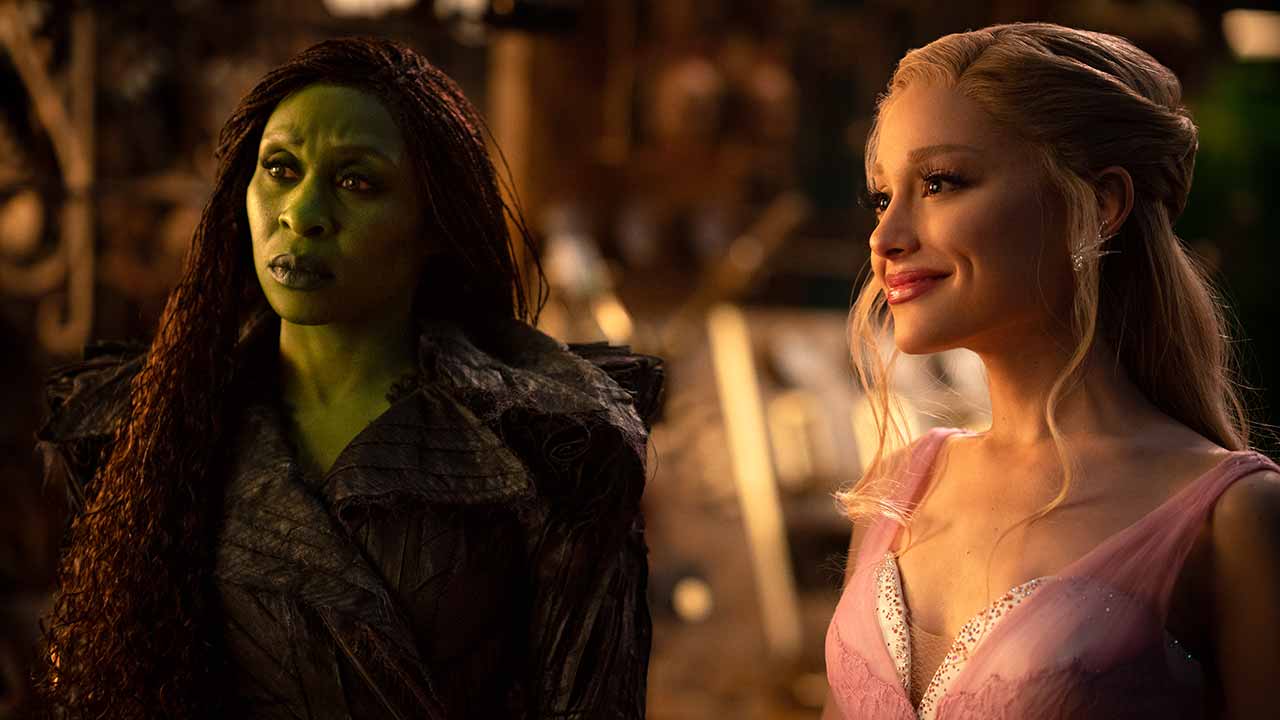 Cynthia Erivo como Elphaba y Ariana Grande como Glinda en Wicked: Parte 2
