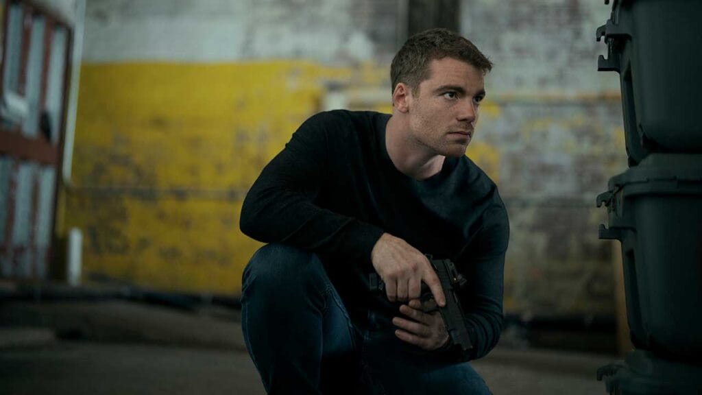 Gabriel Basso como Peter Sutherland en la temporada 3 de El Agente Nocturno