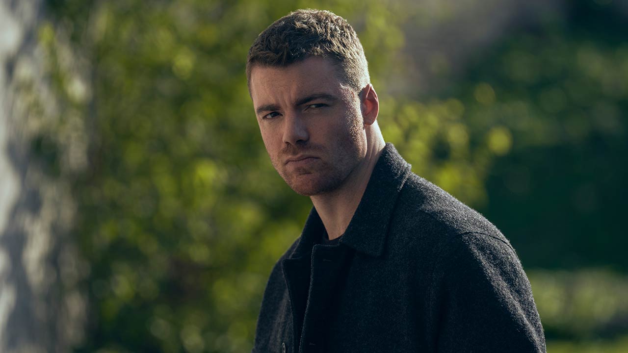 Gabriel Basso como Peter Sutherland en la temporada 3 de El Agente Nocturno