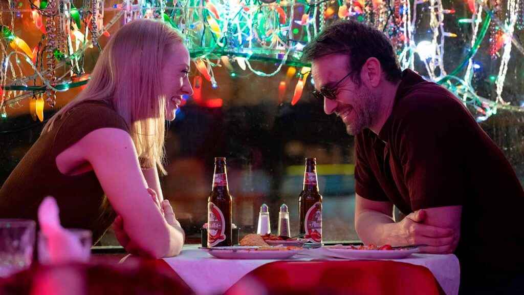 Deborah Ann Woll y Charlie Cox en el episodio 8 de la temporada 2 de Daredevil: Born Again