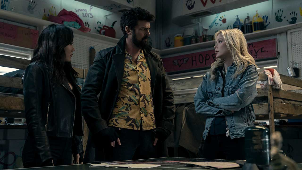 Karen Fukuhara, Karl Urban y Erin Moriarty en la temporada 5 de The Boys