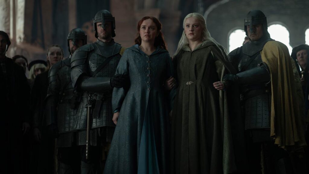 Olivia Cooke y Phia Saban como Alicent y Helaena en el episodio 3x02 de La Casa del Dragón