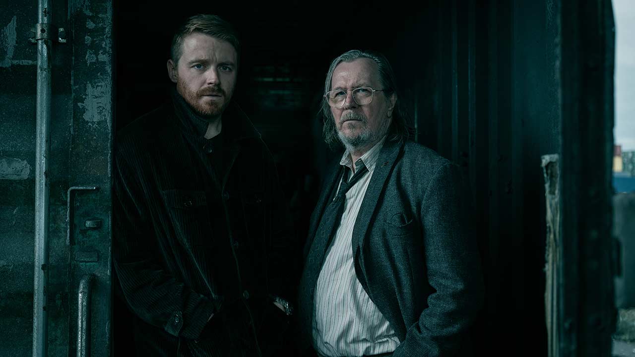 Jack Lowden y Gary Oldman en la temporada 6 de Slow Horses