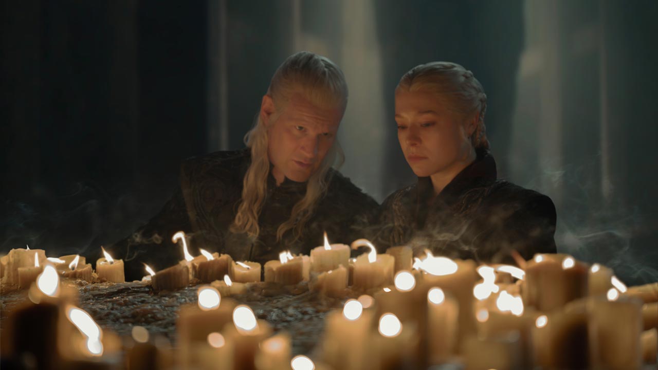 Matt Smith como Daemon y Emma D'Arcy como Rhaenyra en el episodio 5 de la temporada 3 de La Casa del Dragón