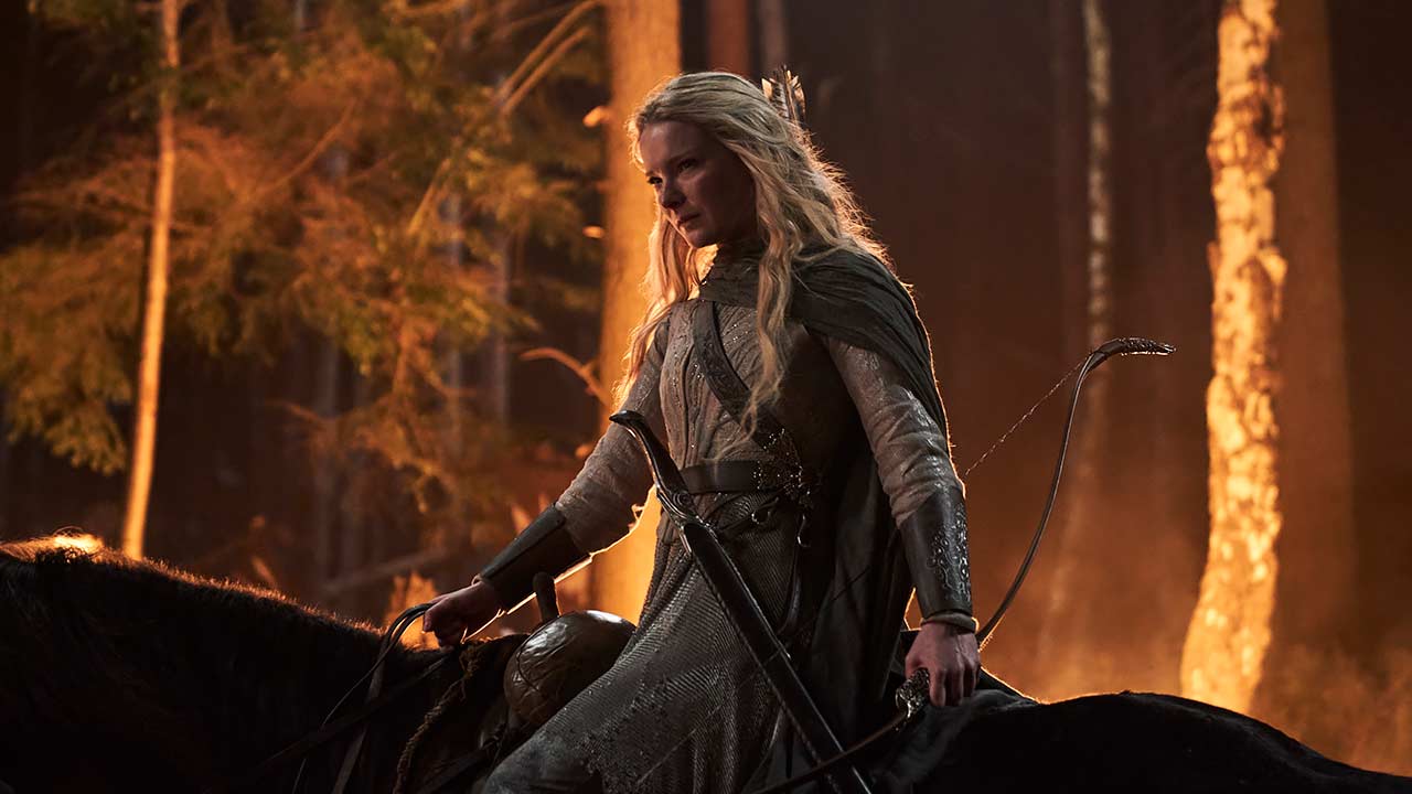 Morfydd Clark como Galadriel en Los Anillos de Poder