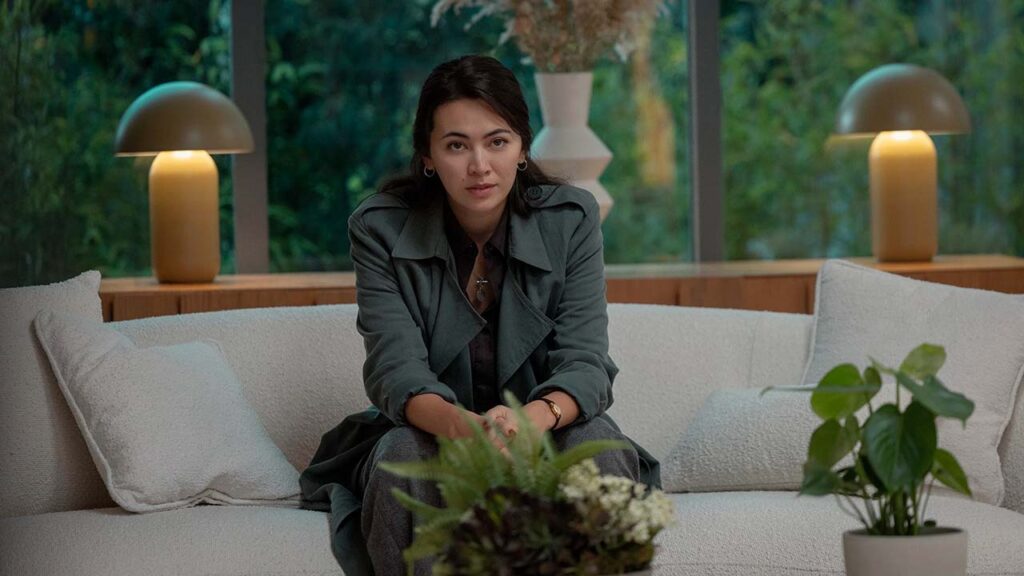 Jessica Henwick como Helen en el episodio 2 de la temporada 3 de Silo
