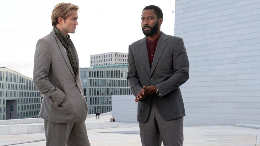 Robert Pattinson y John David Washington en Tenet (2020)
