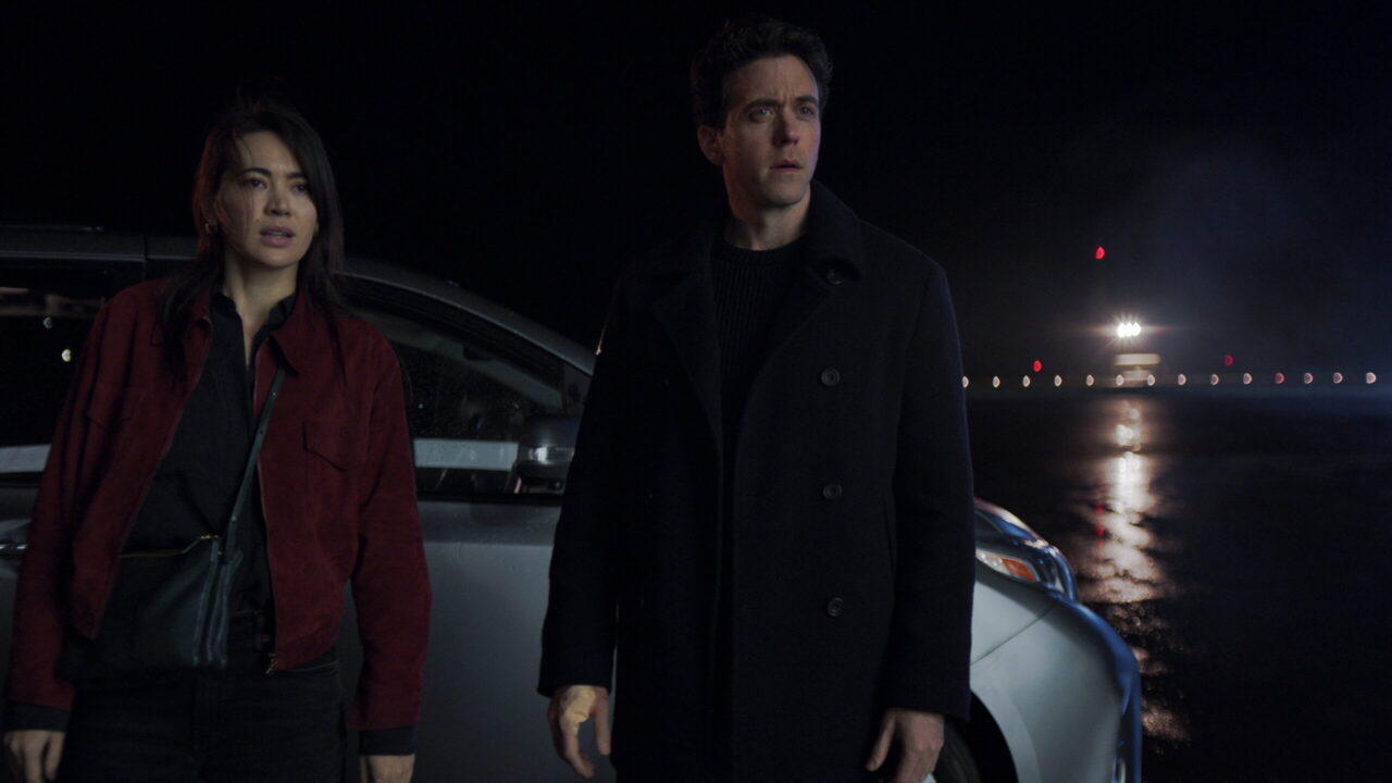 Jessica Henwick como Helen y Ashley Zukerman como Daniel en el episodio 6 de la temporada 3 de Silo