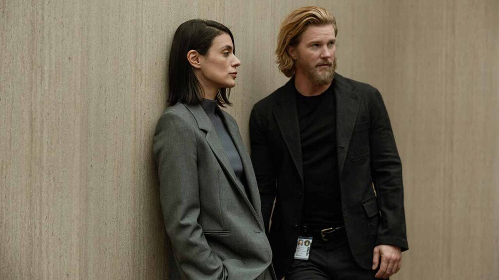 Laysla de Oliveira como Cruz y Thad Luckinbill como Kyle en el episodio 3x03 de Lioness