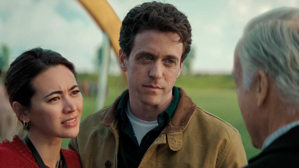 Jessica Henwick como Helen y Daniel Zukerman como Daniel en el episodio 9 de la temporada 3 de Silo
