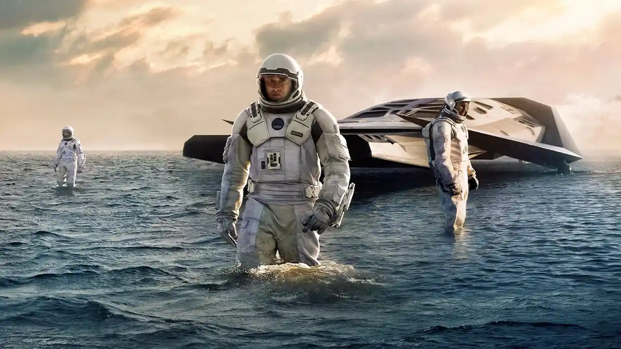 Cooper y la tripulación en el planeta de Miller en Interstellar para análisis del leitmotiv de Hans Zimmer