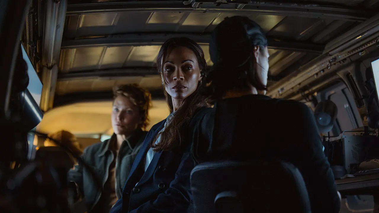 Zoe Saldaña como Joe en el episodio 5 de la temporada 3 de Lioness