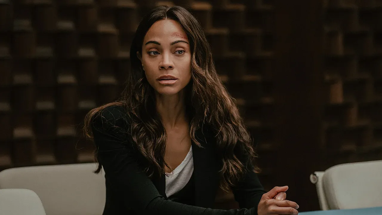Zoe Saldaña como Joe en el episodio 8 de la temporada 3 de Lioness