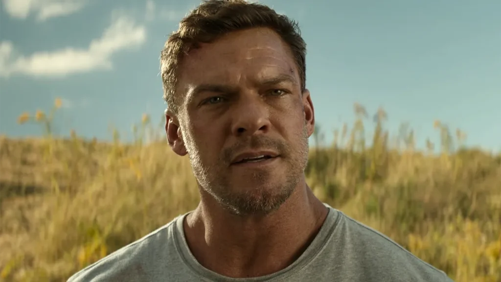 Alan Ritchson en el episodio 7 de la temporada 4 de Reacher