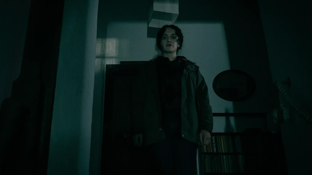 Plovia Cooke como Sid en el episodio 2 de la temporada 6 de Slow Horses