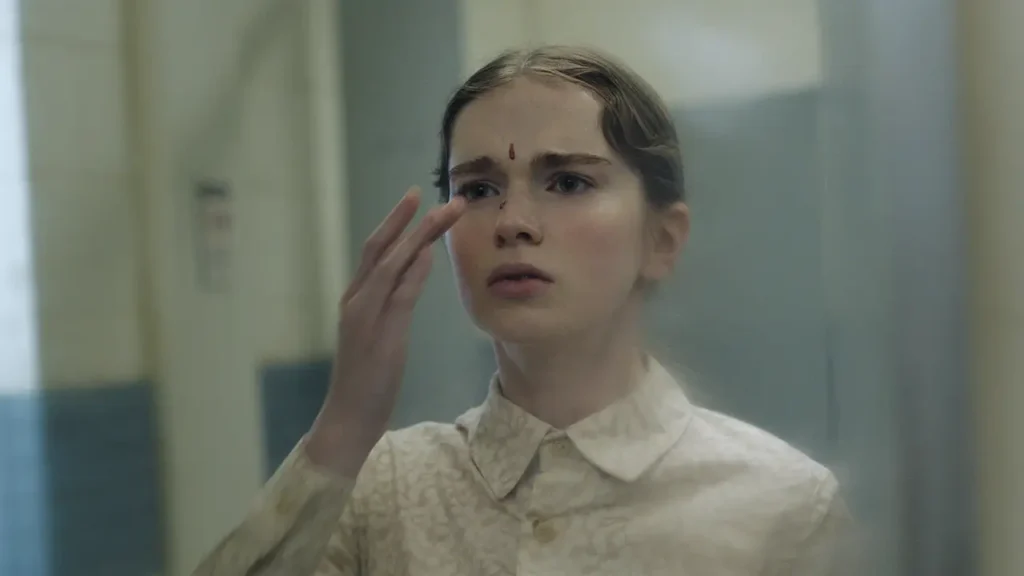 Summer H. Howell como Carrie en la temporada 1 de Carrie