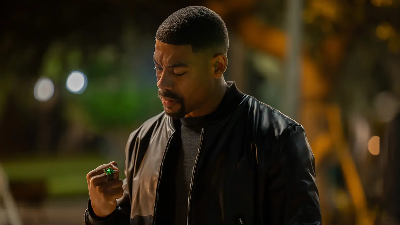 Aaron Pierre como John Stewart en el episodio 8 de la temporada 1 de Linternas